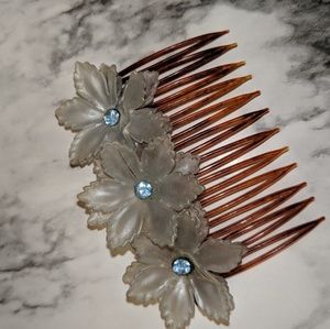 Flowered vintage hair comb